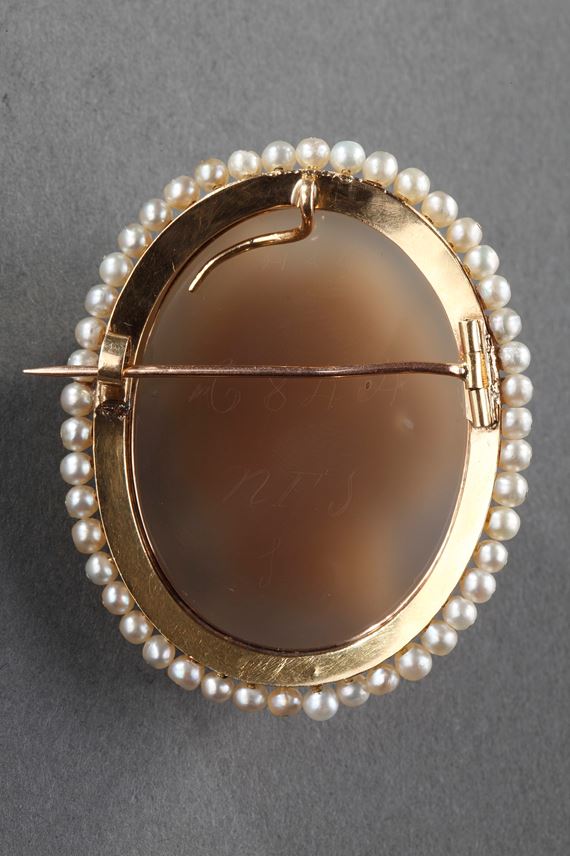 Gold-Mounted Agate Cameo Brooch | MasterArt